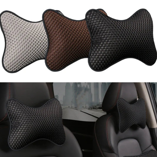 Coussins repose-tête ergonomiques pour voiture, différentes couleurs, installés sur sièges auto.