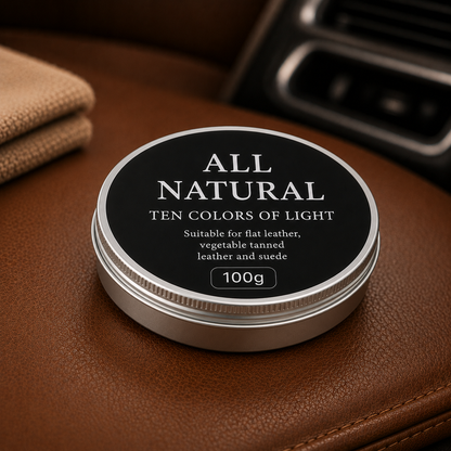 Baume nourrissant pour cuir 100 g en boîte aluminium sur un siège de voiture en cuir.