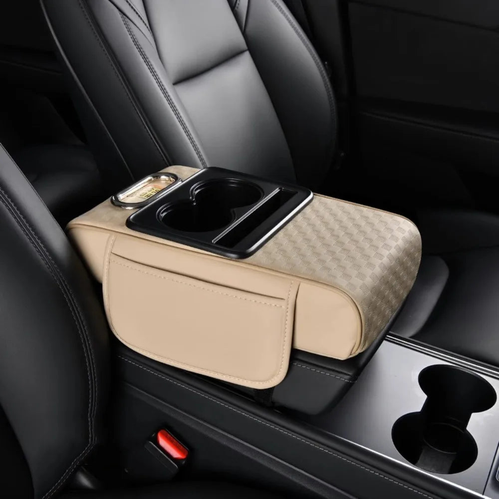 Coussin d’accoudoir de console centrale pour voiture beige avec porte gobelet et distributeur de mouchoirs intégrés.